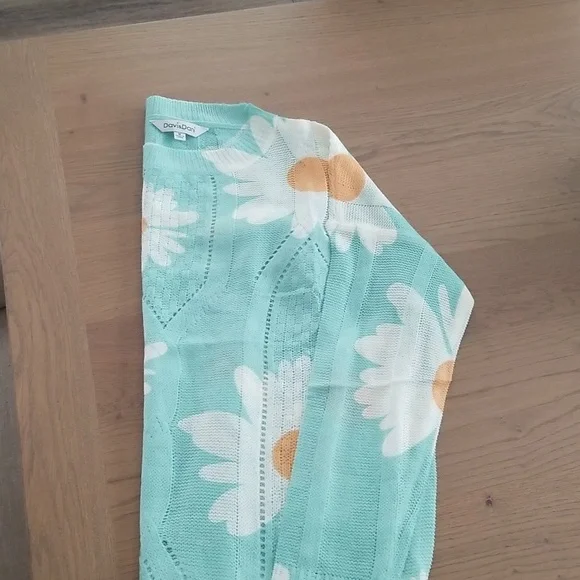 LAST CHANCE Lightweight Knit Daisy Sweater NWOT - Picture 12 of 13